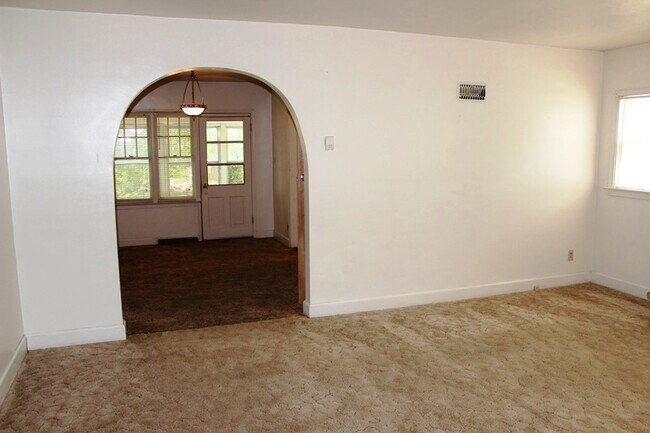 Building Photo - NEXT TO KSU!!!