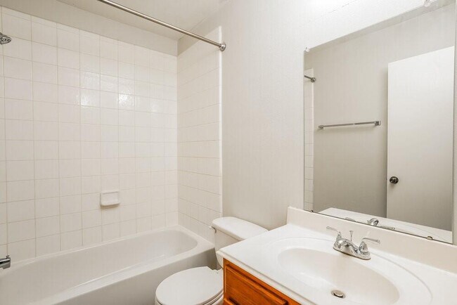 Building Photo - 20922 Neelie Ct