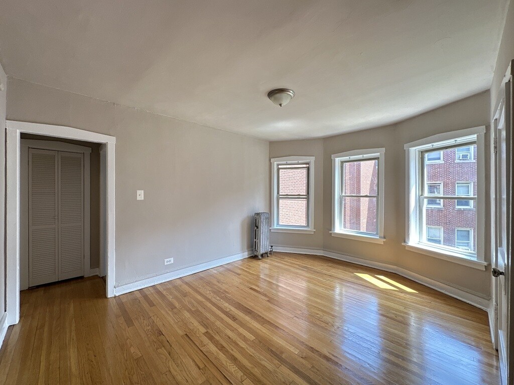 Building Photo - 4031 W Melrose St