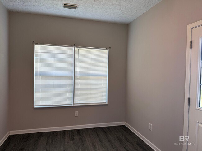 Building Photo - 1305 Dominoe Trail