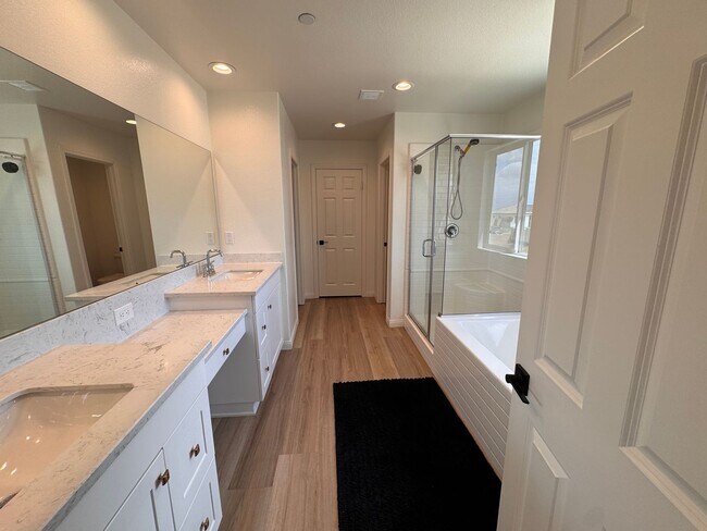 Building Photo - Beautiful 5 Bedroom 3 Bathroom Home Built in 2021