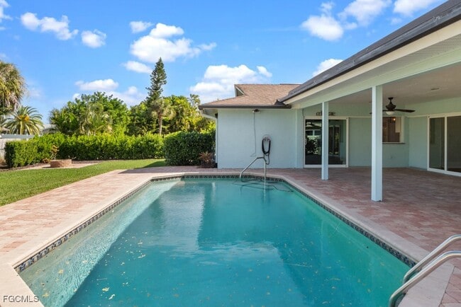 Building Photo - 1384 Burgundy Dr