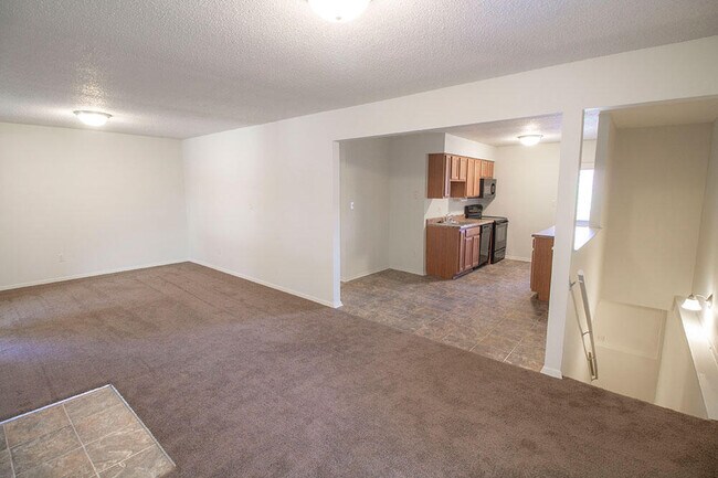 Building Photo - 210 Wheaton Ct