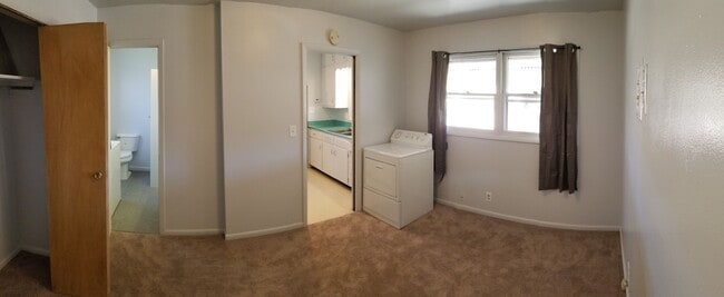 Building Photo - 429 E Pine St