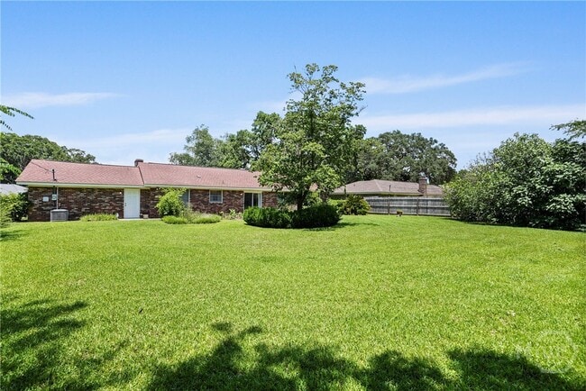 Building Photo - 204 Pine Grove Dr