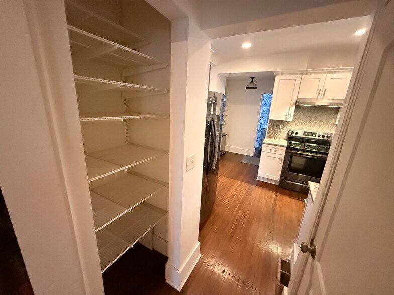 Building Photo - 675 Linwood Ave