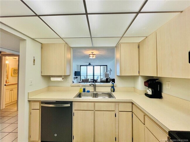 Building Photo - 10680 S Ocean Dr