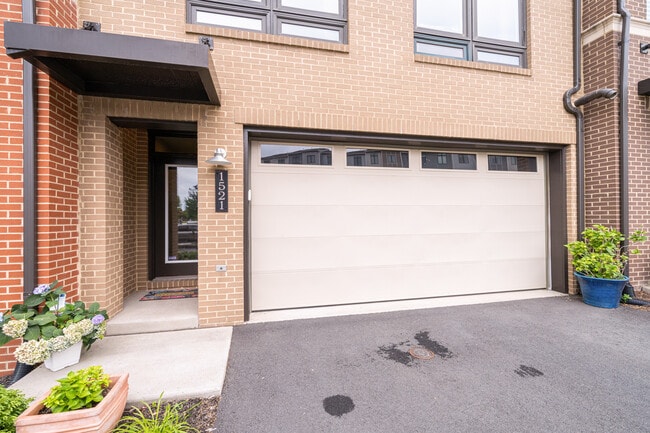 Building Photo - 1521 Ribbon Limestone Terrace SE