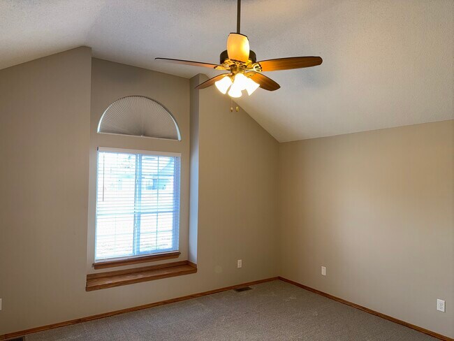 Building Photo - 1817 N Pine Grove St