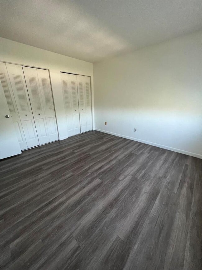 Building Photo - 2.0 bedroom in St. Petersburg Florida 33704