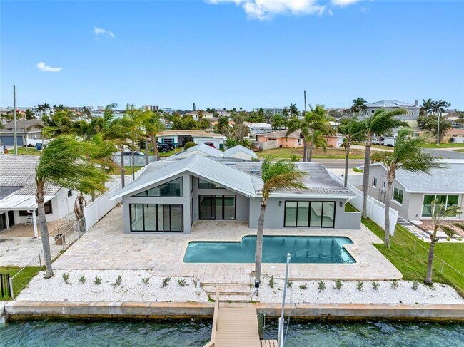 Building Photo - 520 115th Ave