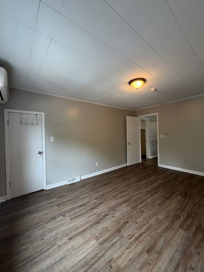 Building Photo - 196 Perkinsville Dr