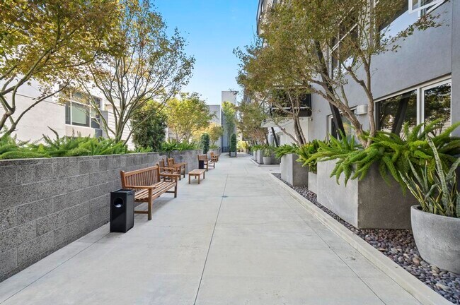 Building Photo - 4111 W Sunset Blvd