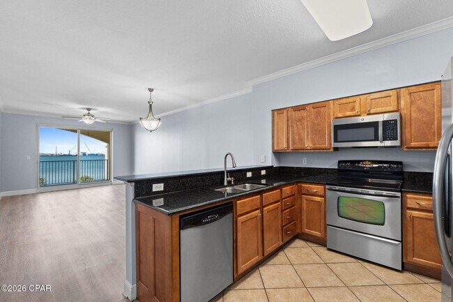 Building Photo - 2400 Grandiflora Blvd