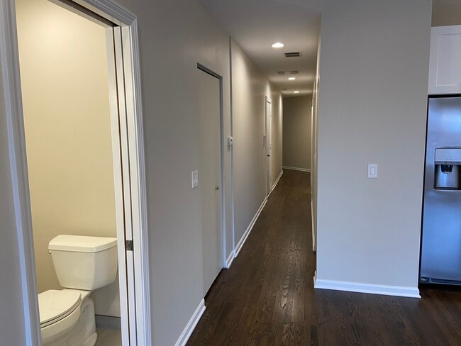 Building Photo - 1837 W North Ave