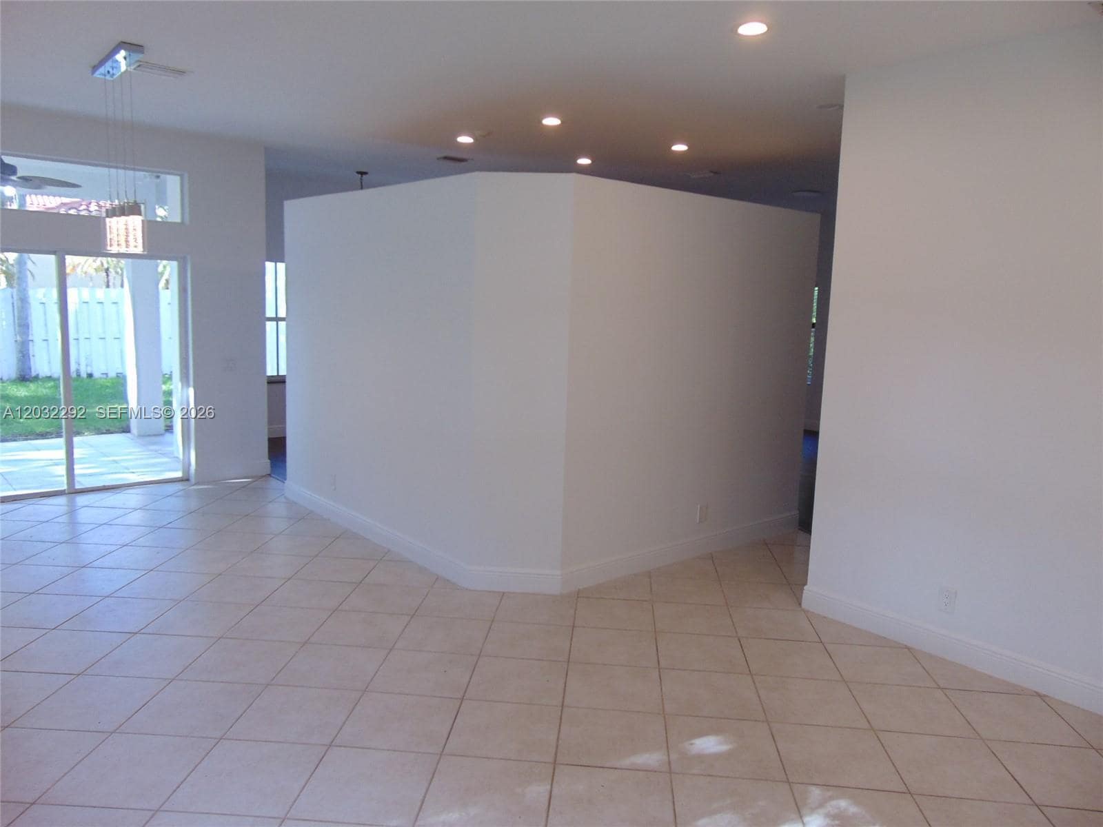 Building Photo - 624 Vista Meadows Dr