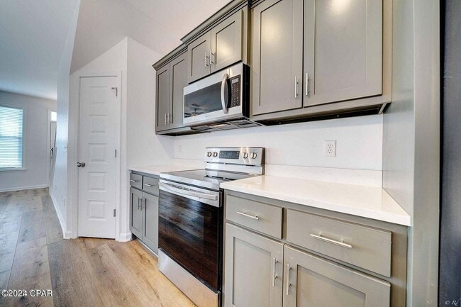 Building Photo - 430 Raven Ln