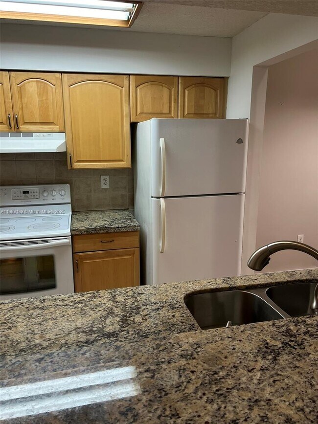 Building Photo - 9691 SW 138th Ave