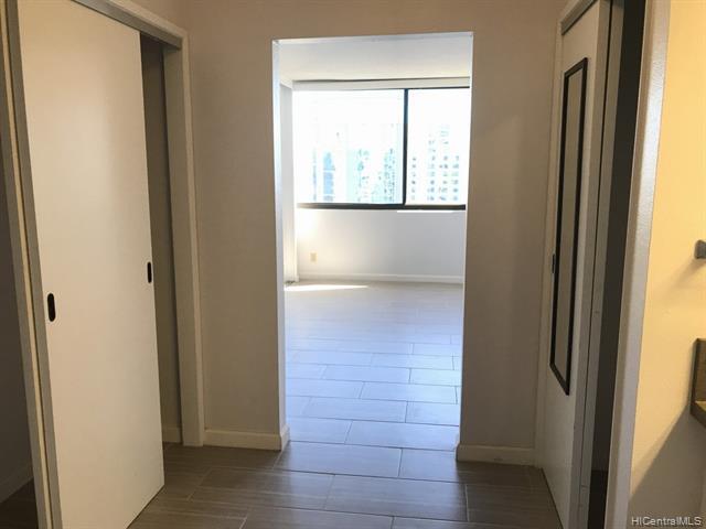 Building Photo - 1255 Nuuanu Ave