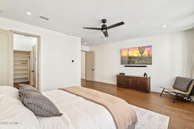 Building Photo - 6916 E 2nd St