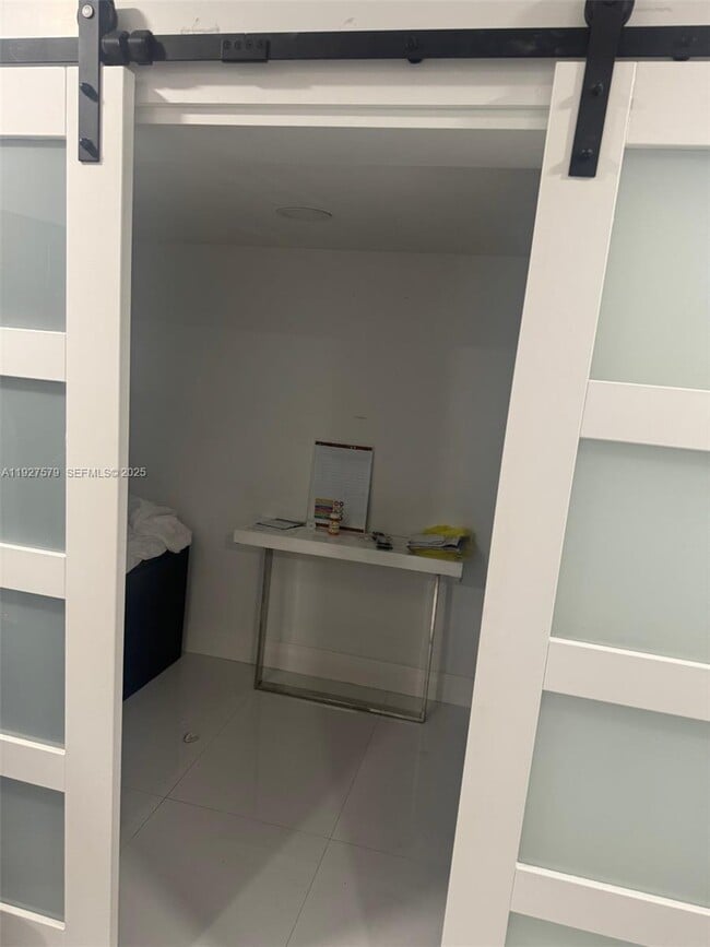 Building Photo - 1131 SW 110th Ave