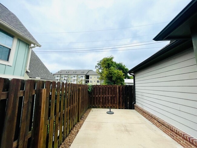 Building Photo - **DOWNTOWN JACKSON** Hub City LIFT Wellnes...