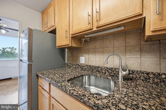 Building Photo - 301 N Beauregard St