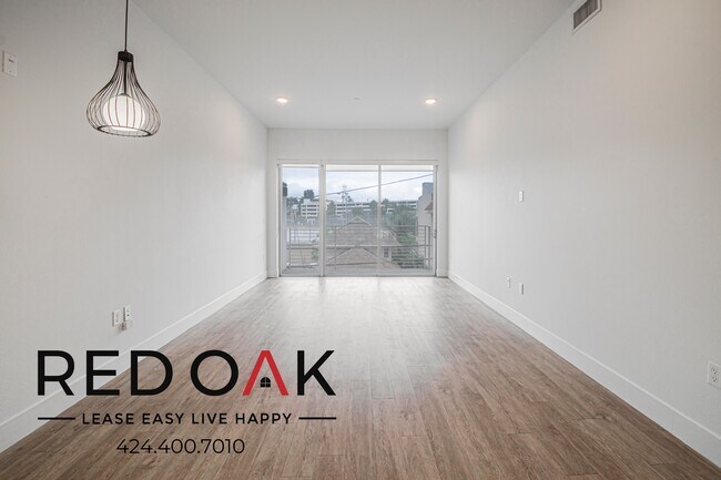 Building Photo - 1331 W 7th St