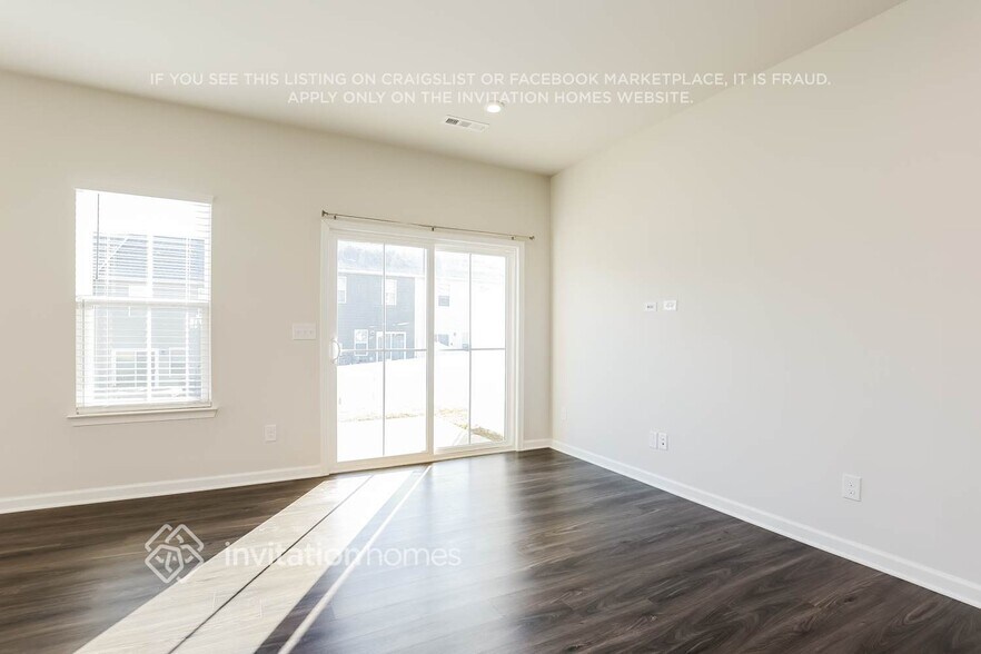 Building Photo - 452 Killarney Park