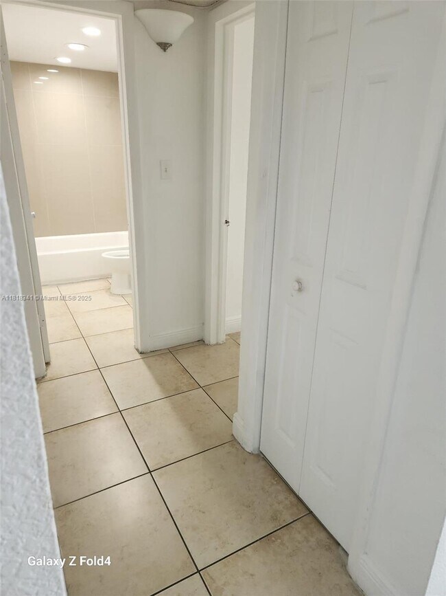 Building Photo - 6950 Miami Gardens Dr