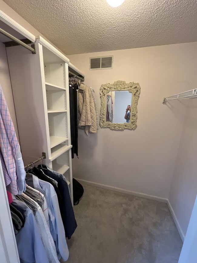 Guest closet - 1525 Thrush Ter