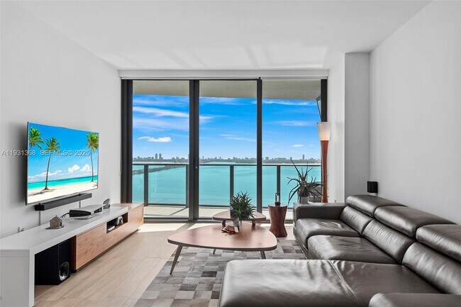 Building Photo - 460 NE 28th St