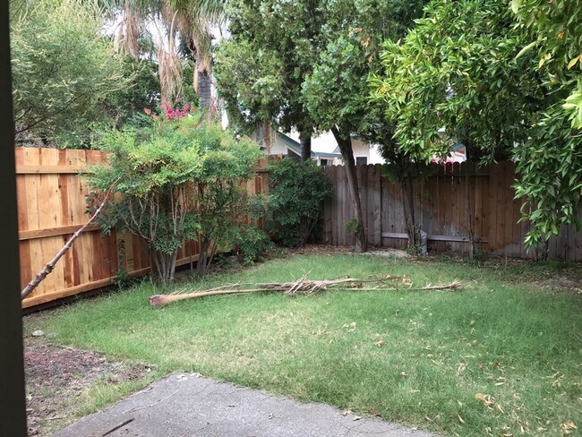 Building Photo - 3 bedroom duplex in North Davis