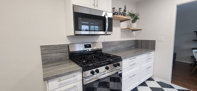 Building Photo - Kensington: Renovated Spacious Residence: Cook's kitchen, Includes parking