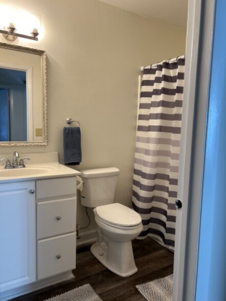 Building Photo - 201 Orange Dr