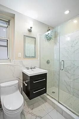 Primary Photo - 210 W 19th St