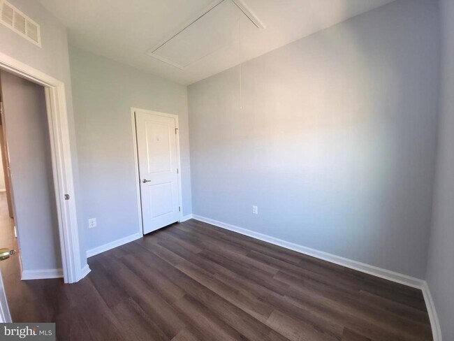 Building Photo - 5323 Smith's Cv Ln