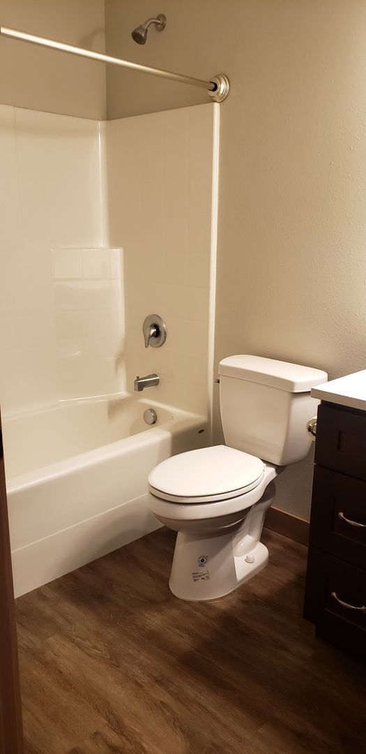 Building Photo - 1404 E 6th St