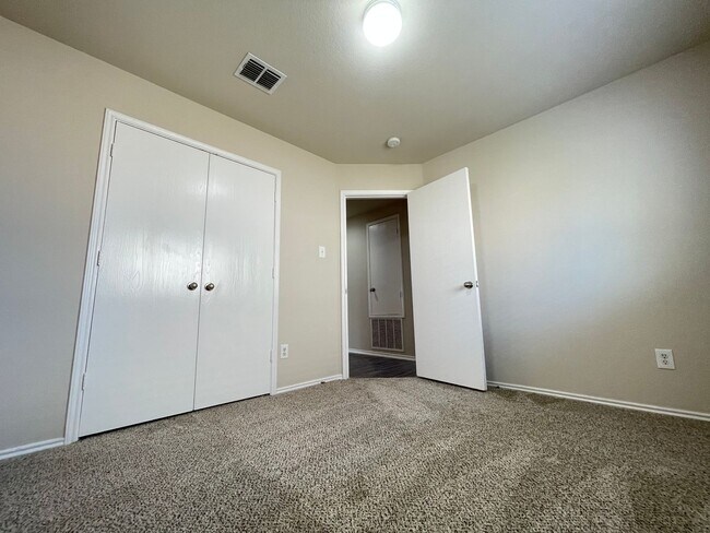 Building Photo - 4/2/2 Burleson ISD