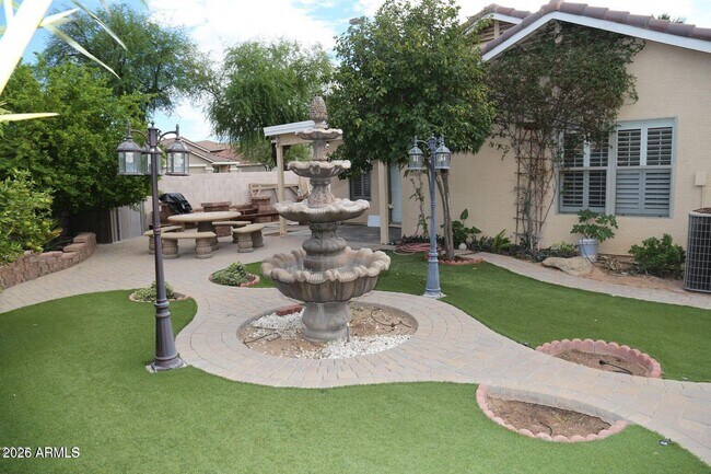 Building Photo - 1108 E Pinto Dr