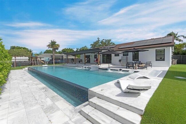 Building Photo - 8840 SW 181st Terrace