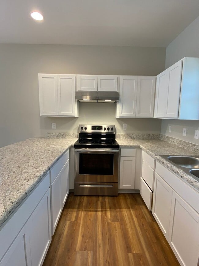 Building Photo - One level 3 bedroom 2 bath home