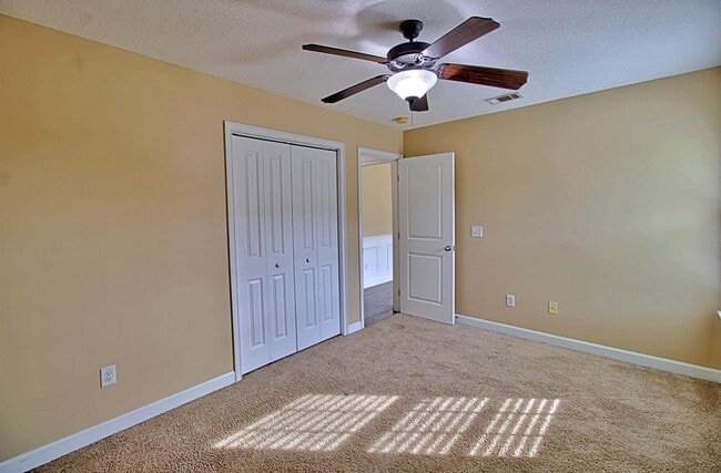Building Photo - 119 Grandview Dr