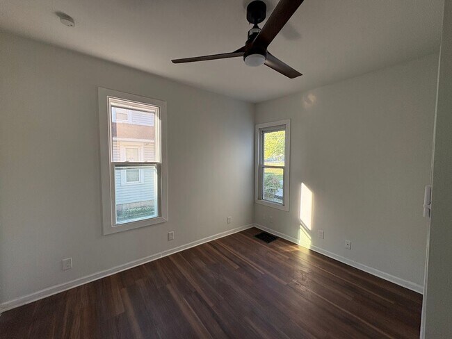 Building Photo - Three bedroom one bathroom home for rent