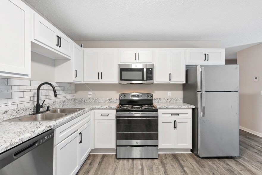 Building Photo - Reaves Place Apartments