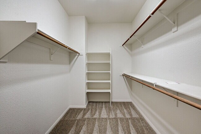 Building Photo - 10588 Isola Bella St