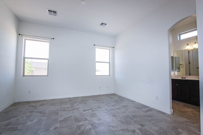 Building Photo - 6188 E Oliver Ave