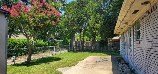 Building Photo - 427 Royal Crest Dr