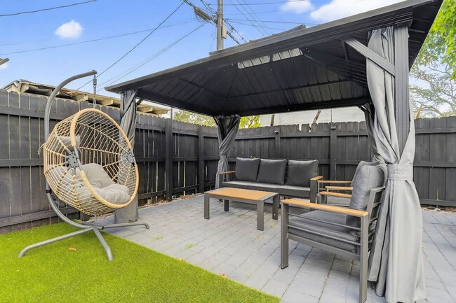 Building Photo - 6660 Custer St