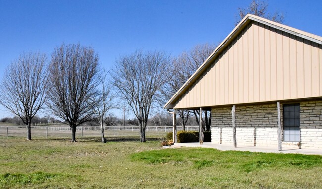 Building Photo - 2 Bedroom 2 Bath Country home in Chico